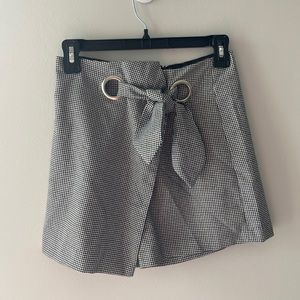 Lea & Viola Gingham Shorts With Tie Waist And Pleat